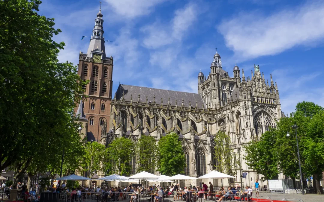 Varen en Bossche bollen eten in Den Bosch